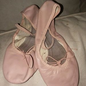 Dance slippers